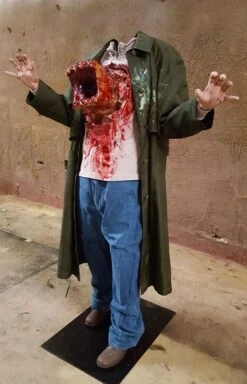 Chestburster Photo Op -Distortions Unlimited Shop ed chest burster photop web