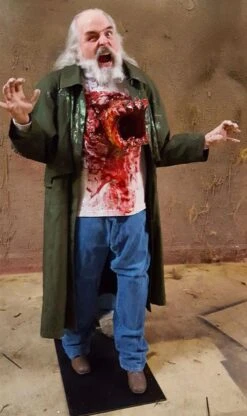 Chestburster Photo Op -Distortions Unlimited Shop ed chest burster web